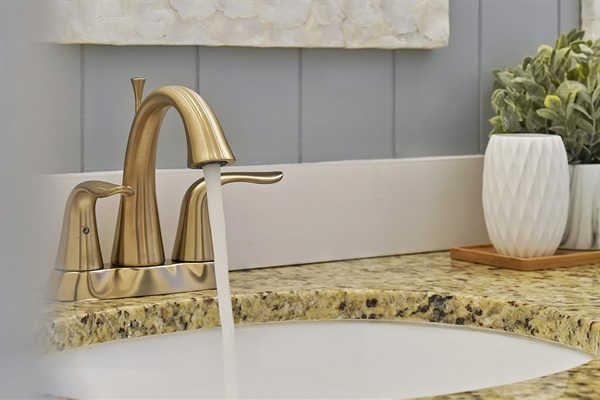 Coastal King Suite ensuite bathroom