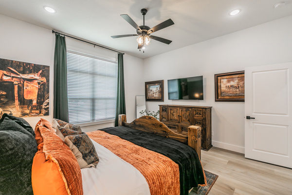 Cowboy Room with king bed, ceiling fan, smart TV and ensuite bathroom