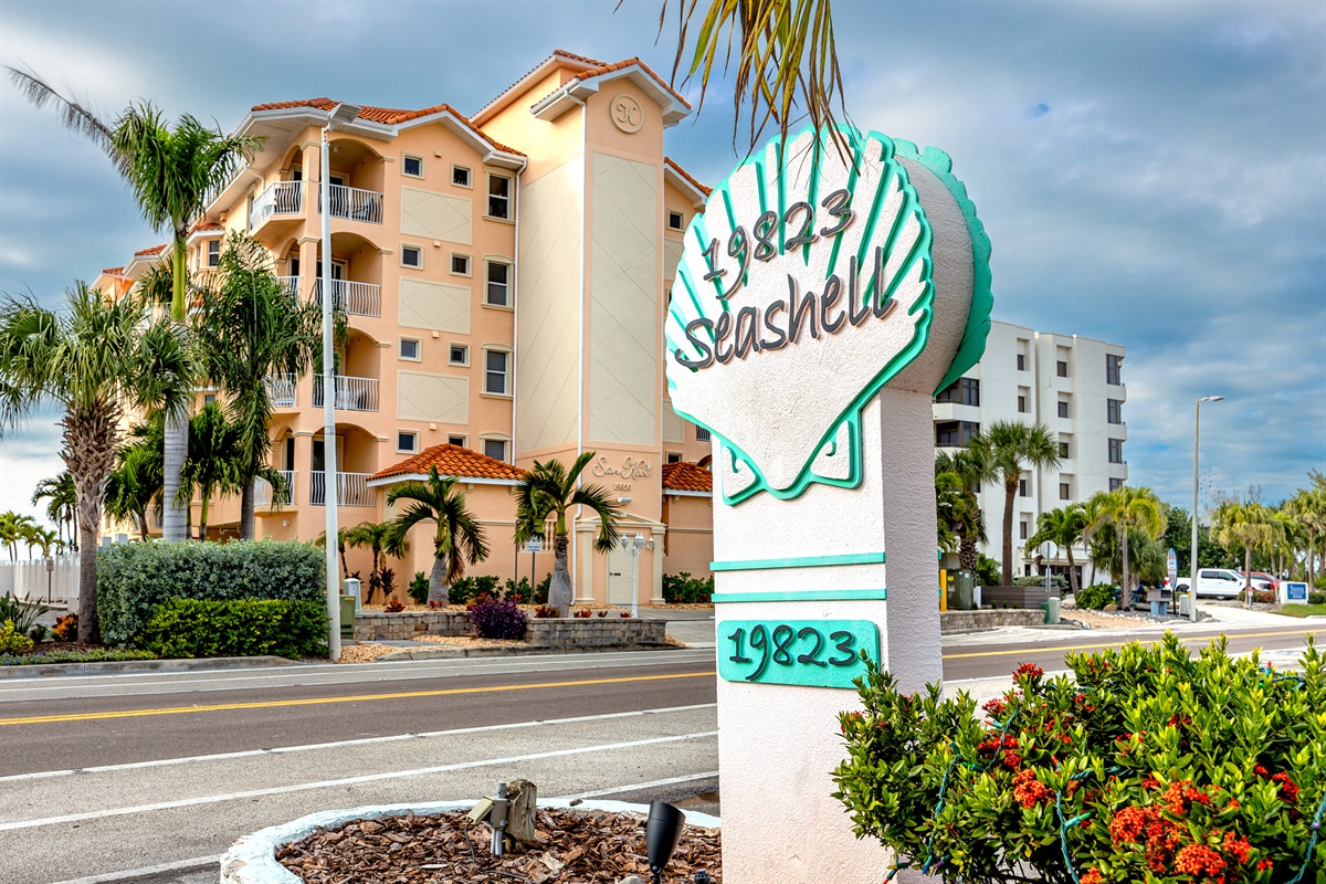 Great Location right on Gulf Blvd!