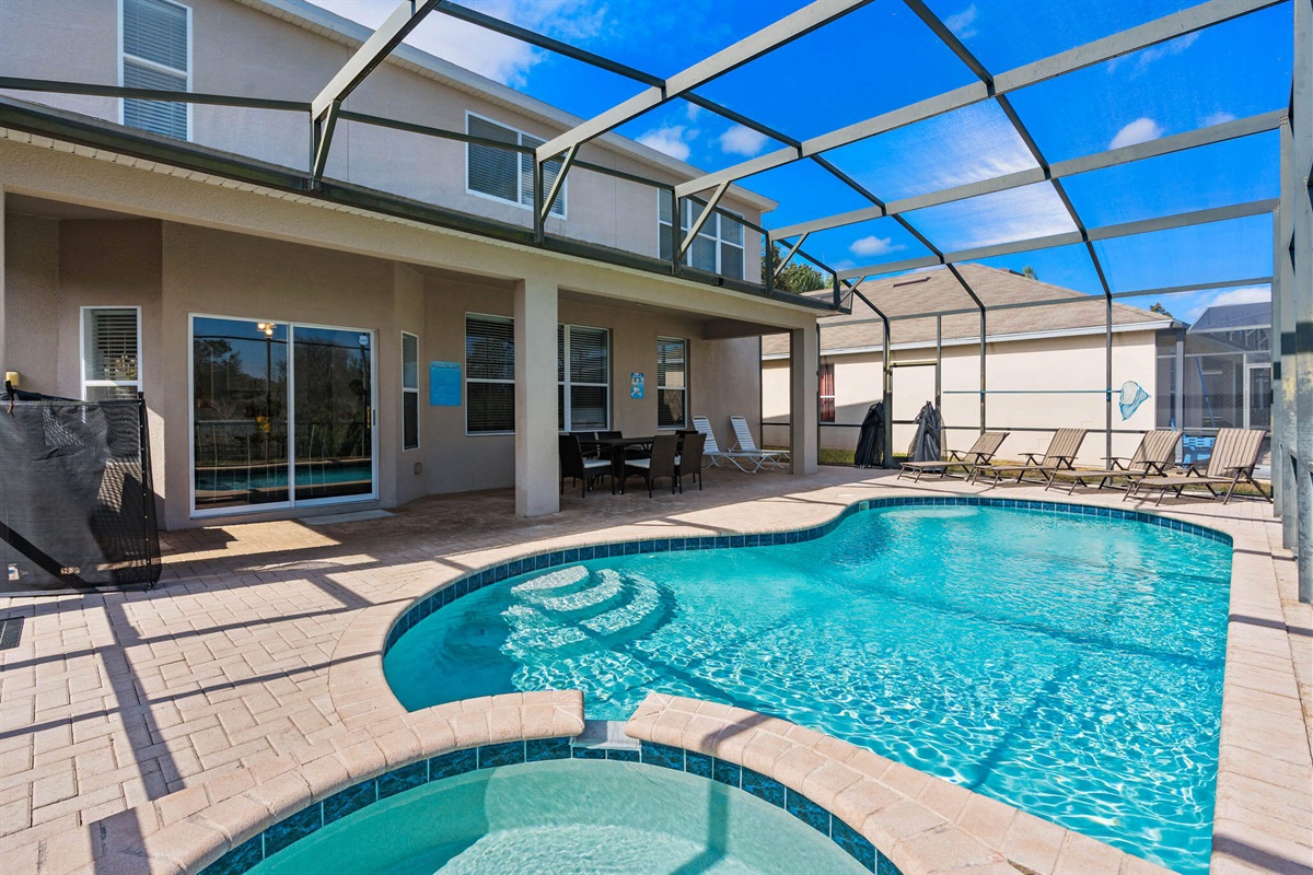 Enclosed pool and spa with no rear neighbors