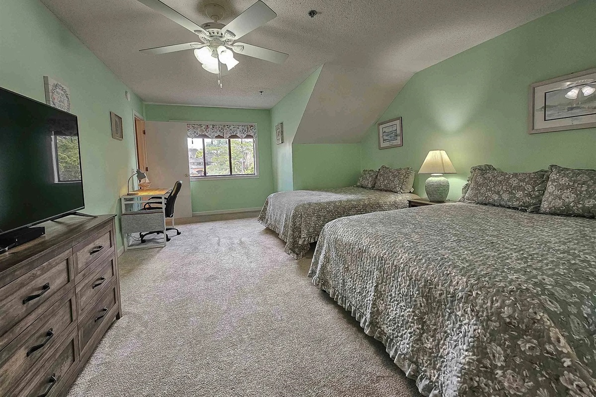 2nd Bedroom - Queens