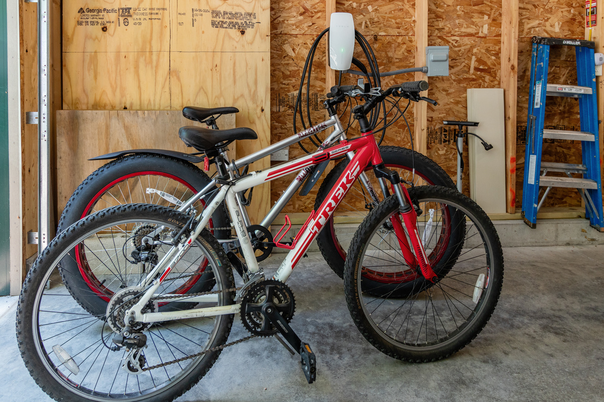 Charge up and explore! Guests can enjoy the convenience of an EV charger along with two electric bikes for cruising around and discovering the area.
