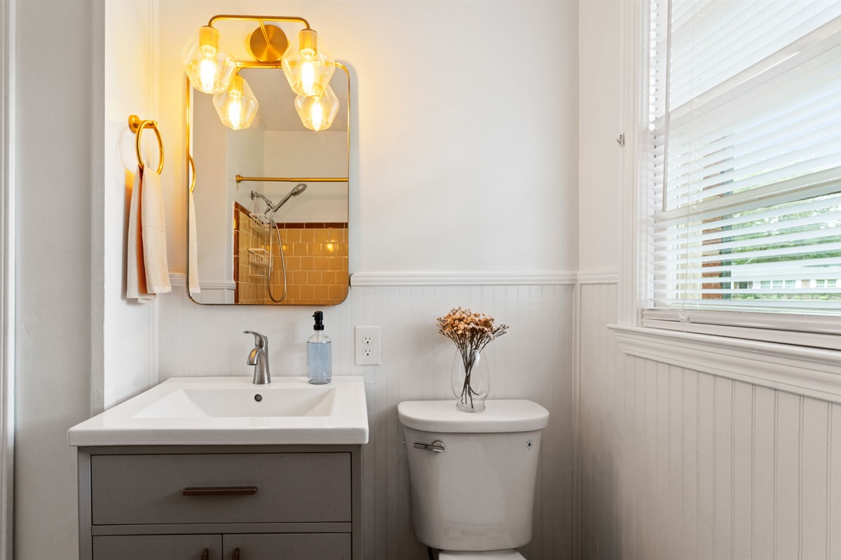Vintage Bath with Modern Touches