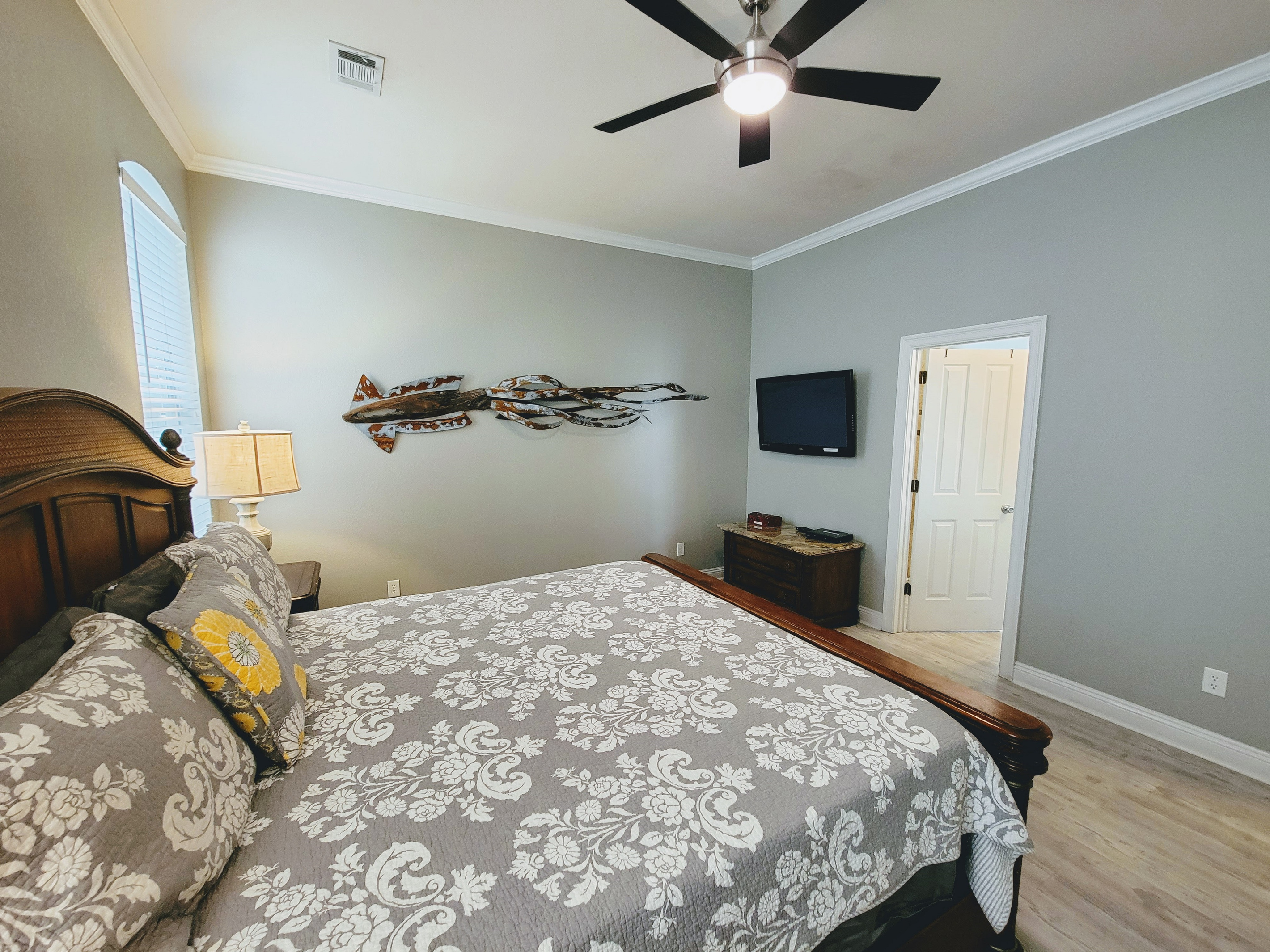 Bedroom #1 - 1st Flr King Mstr Suite with walk-in shower & tub