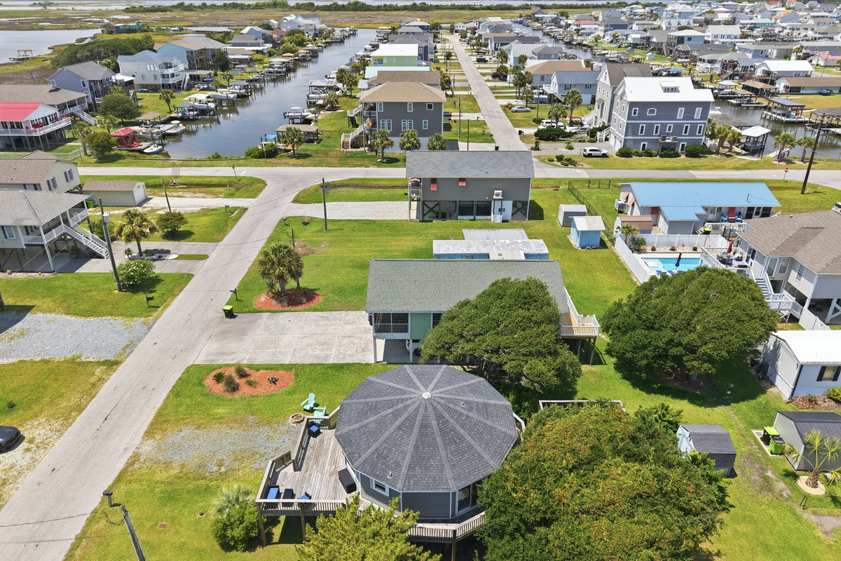 Explore the best of both worlds with the Intracoastal Waterway on one side and the Atlantic Ocean just moments away