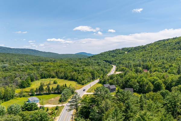 An aerial view highlights the property’s convenient location and surrounding natural beauty.