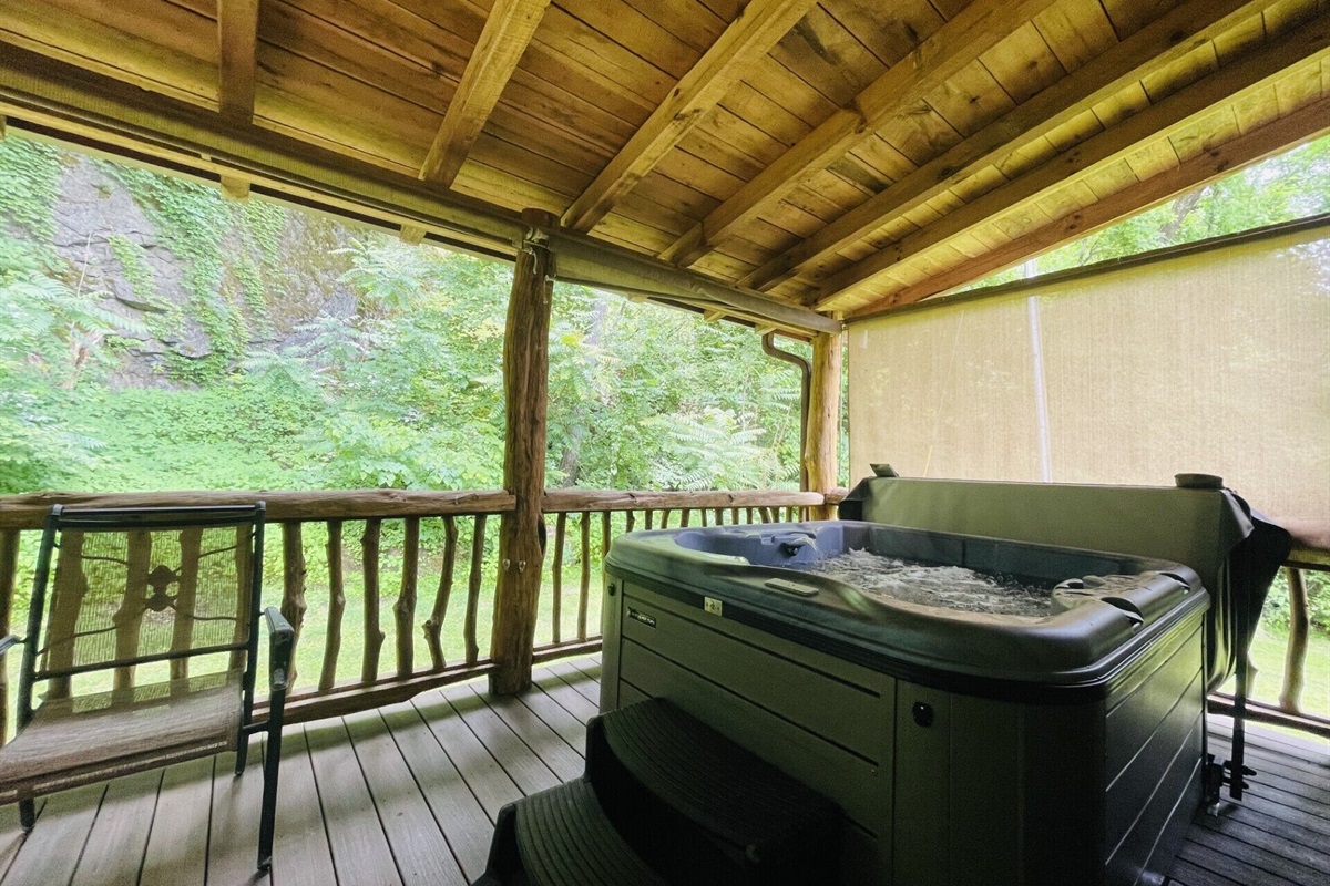 Outdoor spa tub