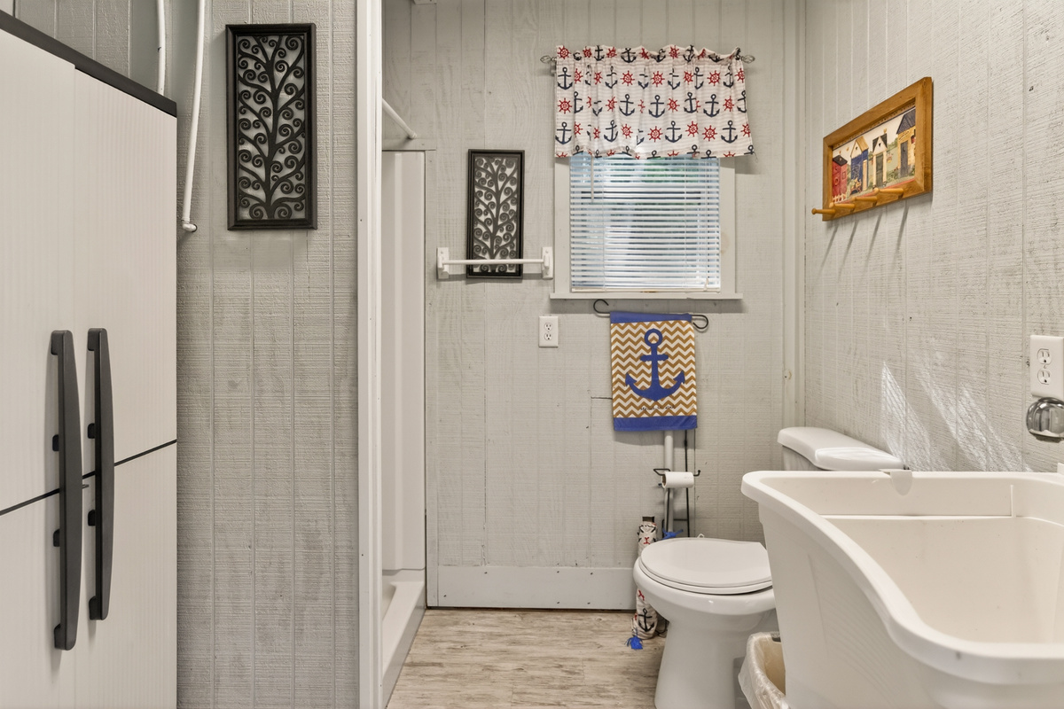 Screened in pavilion - full bathroom
