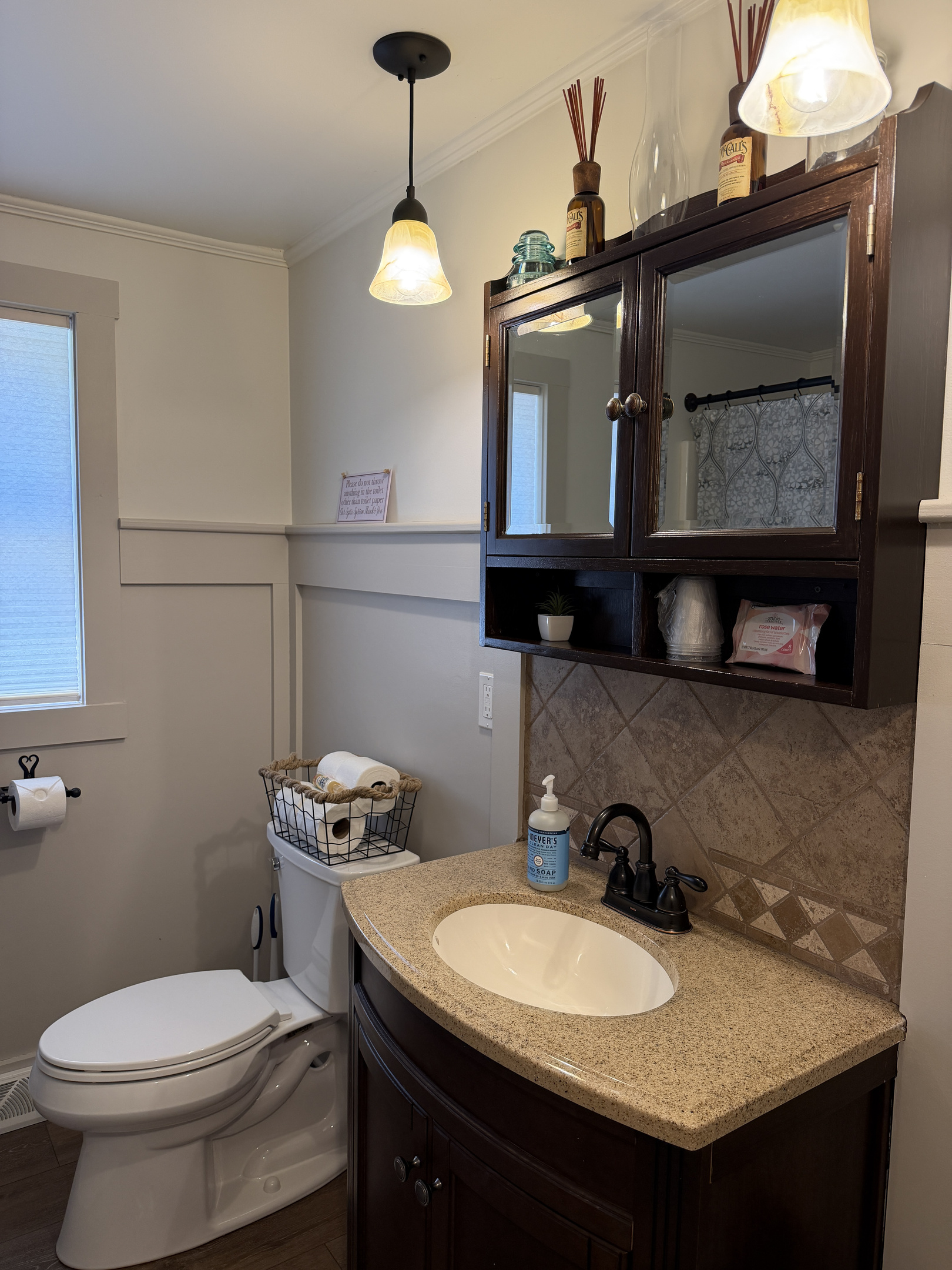 1st floor bath with tub/shower off hallway