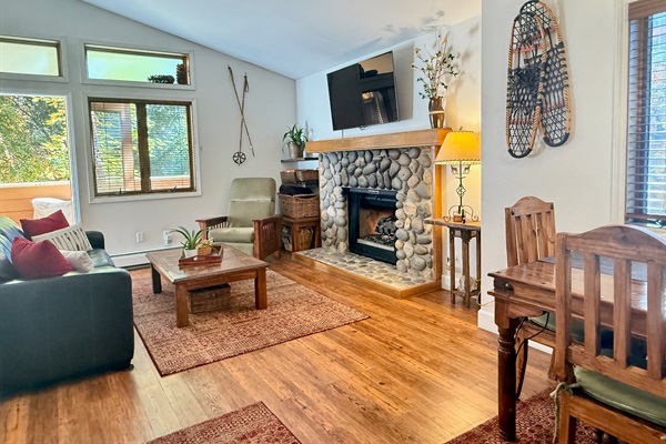 Stream your favorite programs in 4K HDR picture quality, 55" .