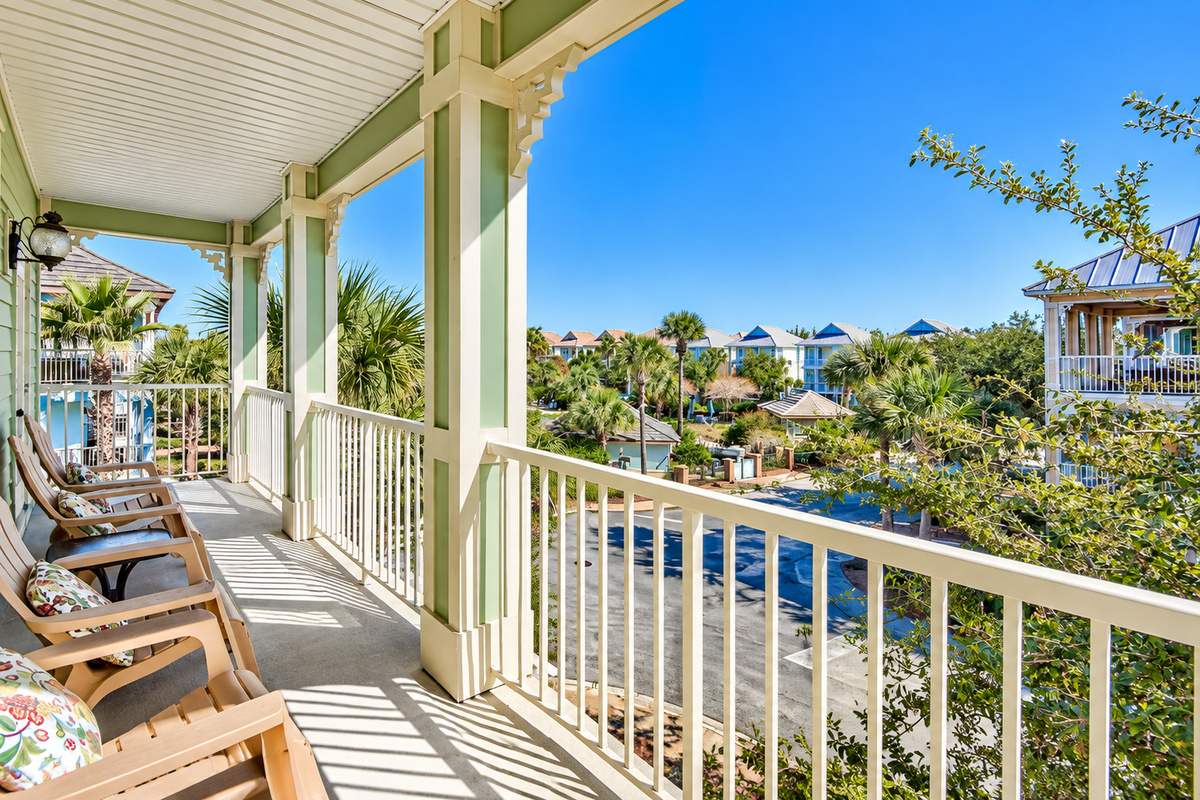 Large private balcony, ideal for relaxation and enjoying the view