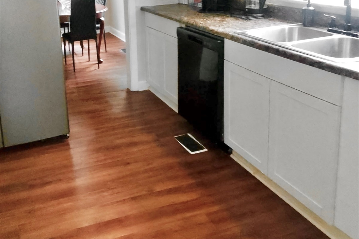 Kitchen has cooking and eating essentials and a combination drip and pod Keiurge