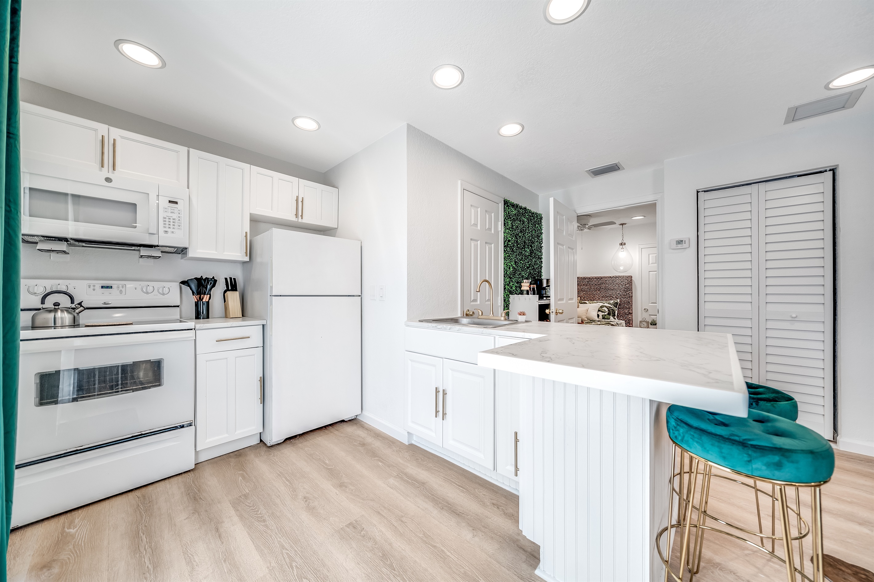 Guesthouse with Fenced Yard- Palm Wave Says 4