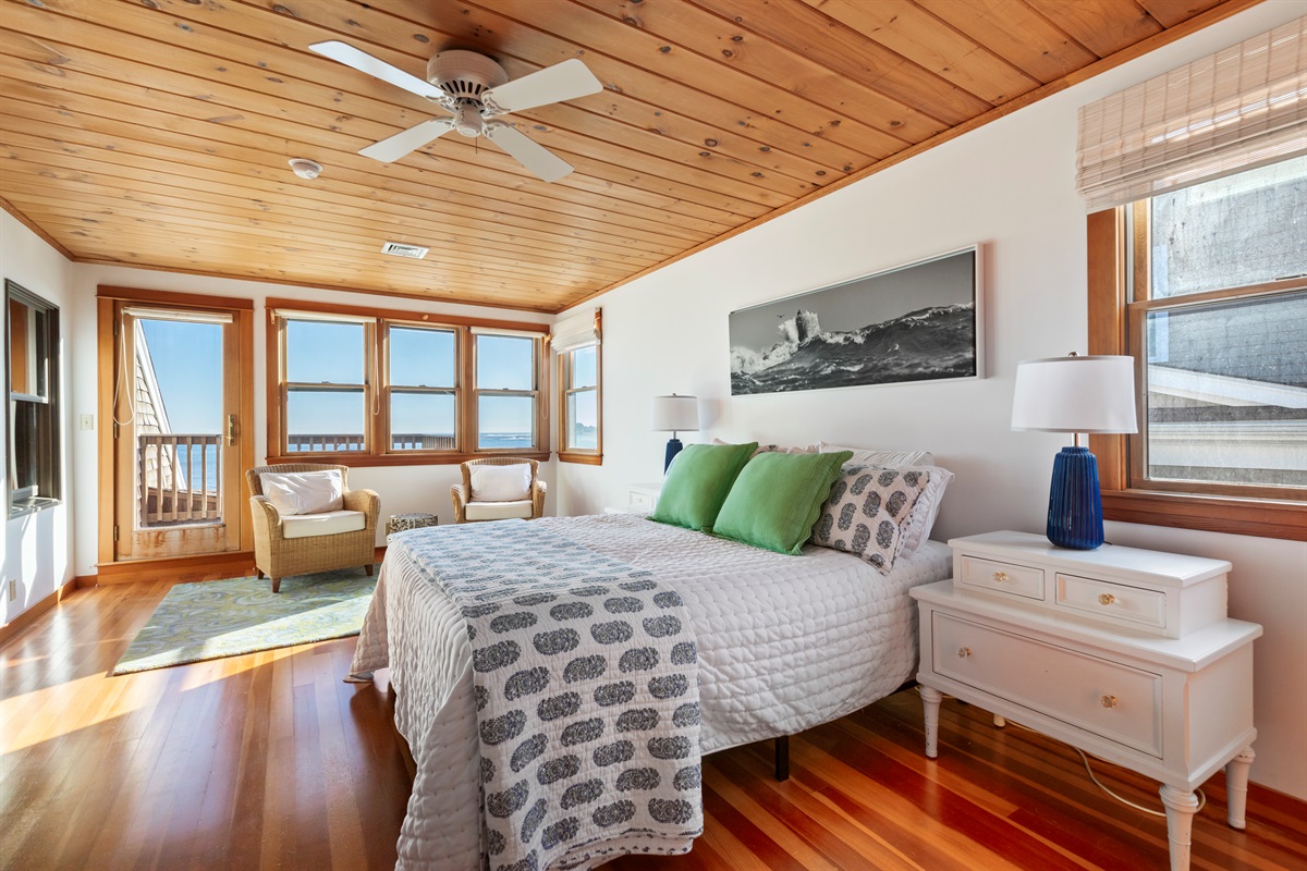 Wake up to ocean views in this bright, relaxing bedroom with deck access. 🌊