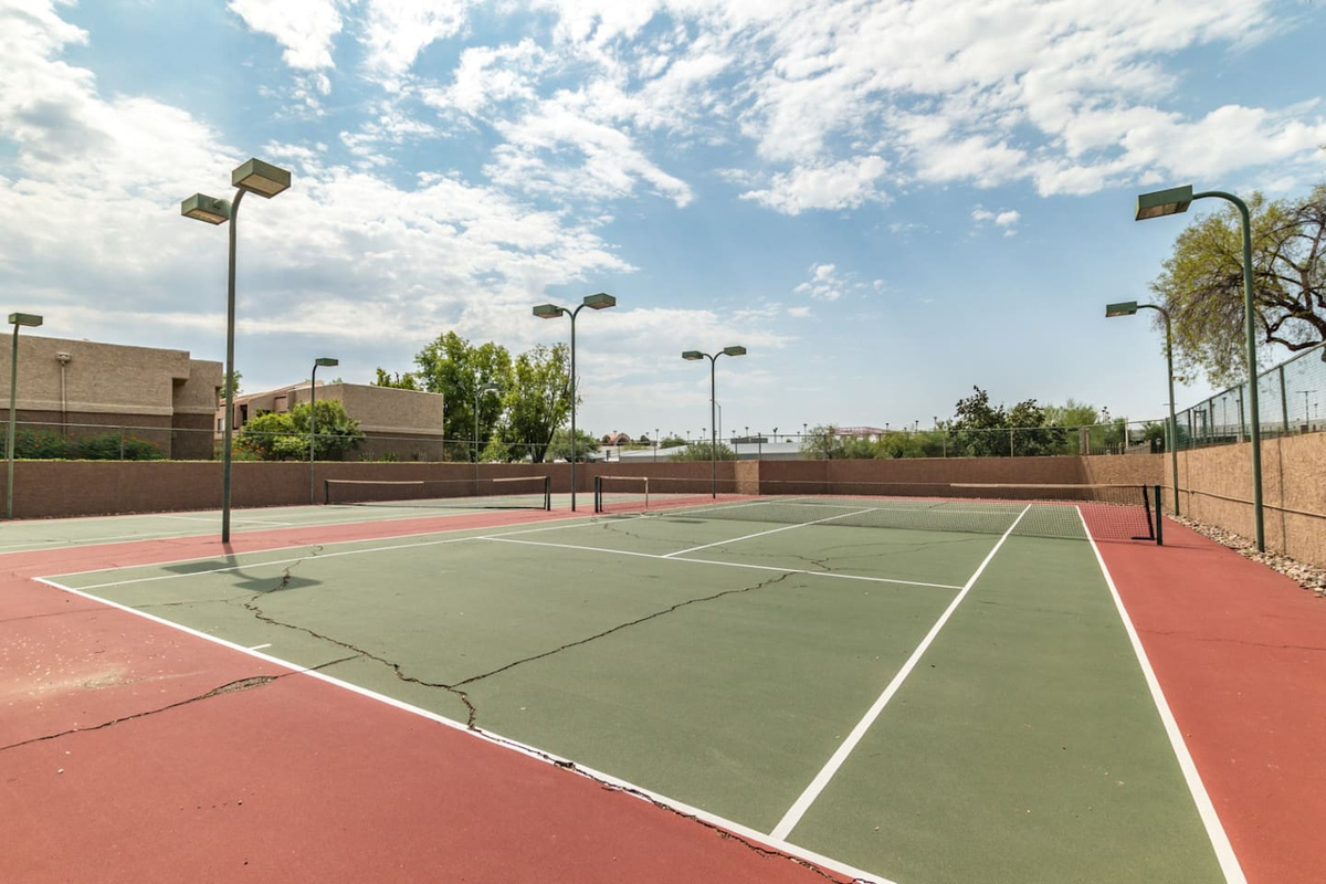 Paradise Pkwy Getaway in Phoenix + Pool — Paradise Pkwy Getaway in Phoenix + Pool, Phoenix, Arizona — photo 27