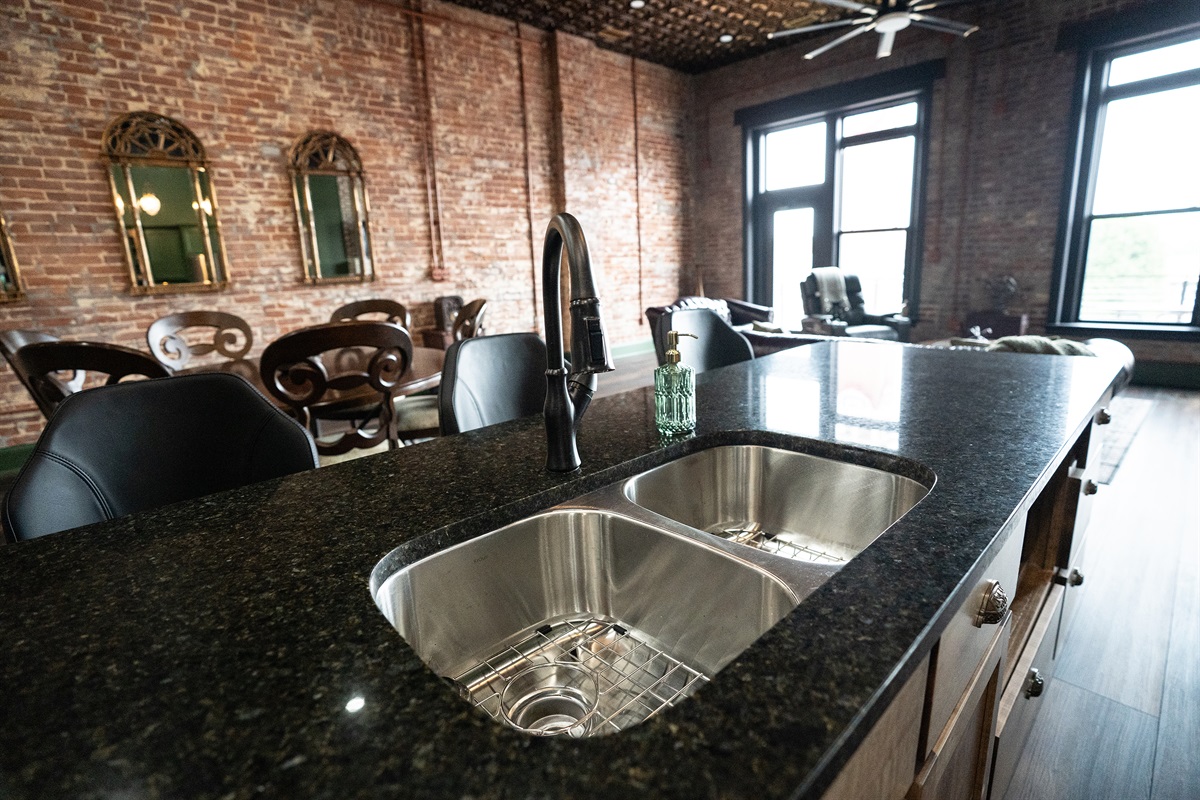 Bar sink in the breakfast bar