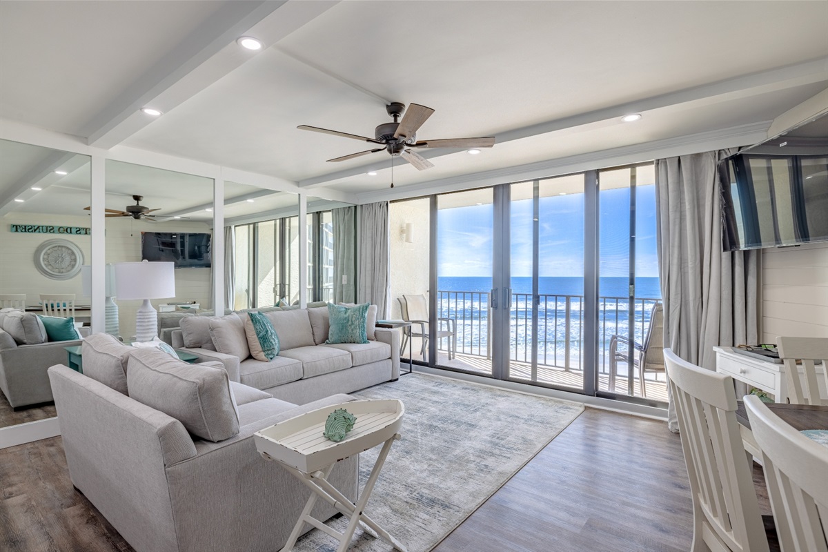 Living area with amazing view