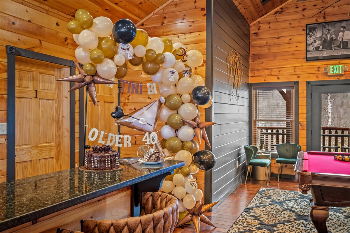 Celebrate your birthday or special event in the bar/lounge!