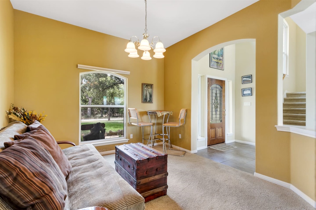 Sitting room with a futon
