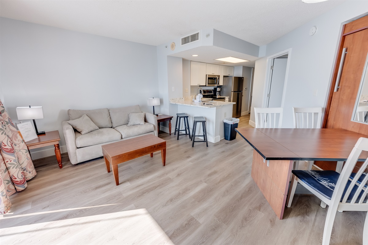 Living Room with Stunning Views🌊☀️