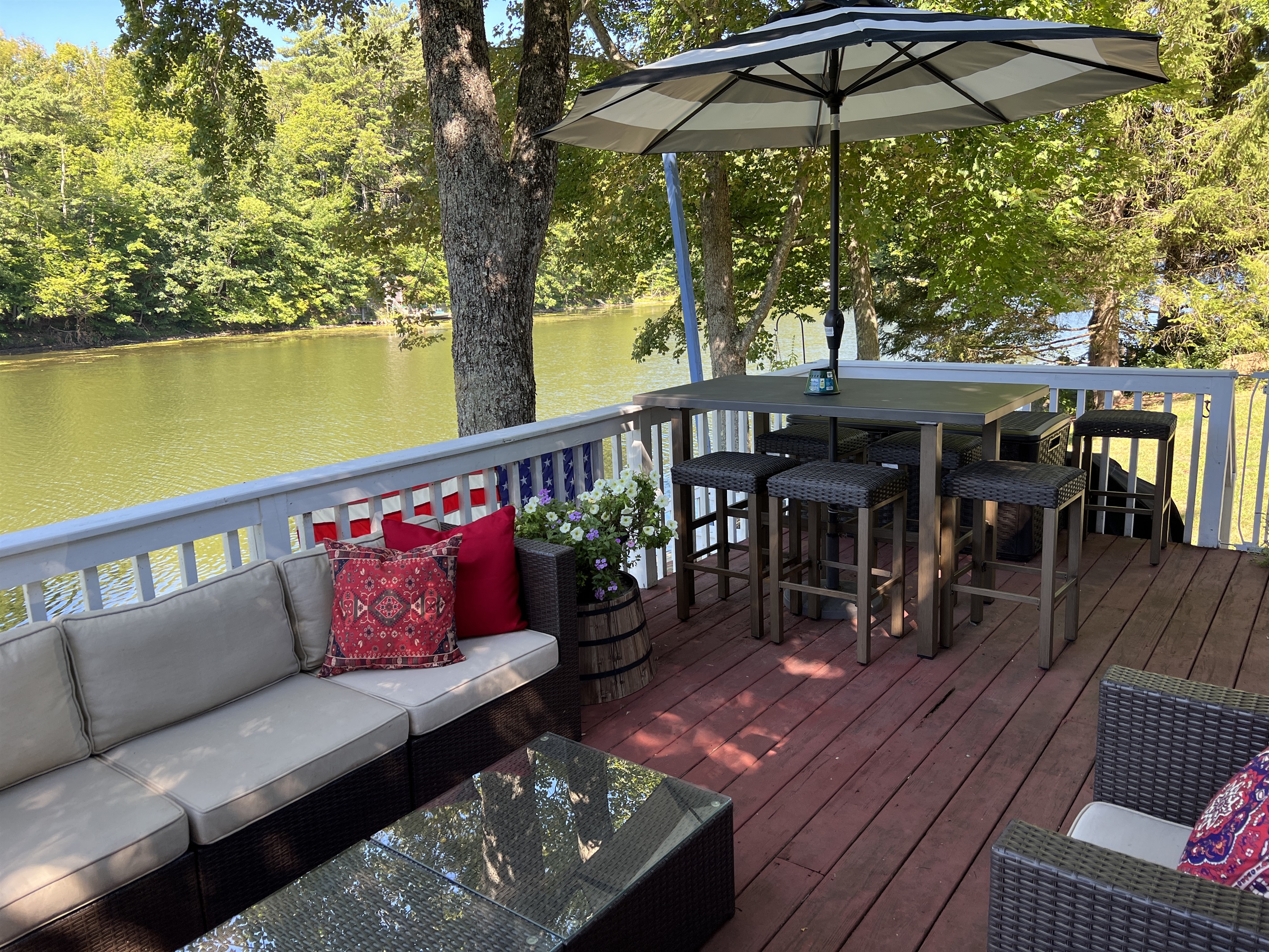 Lounge and dining seat