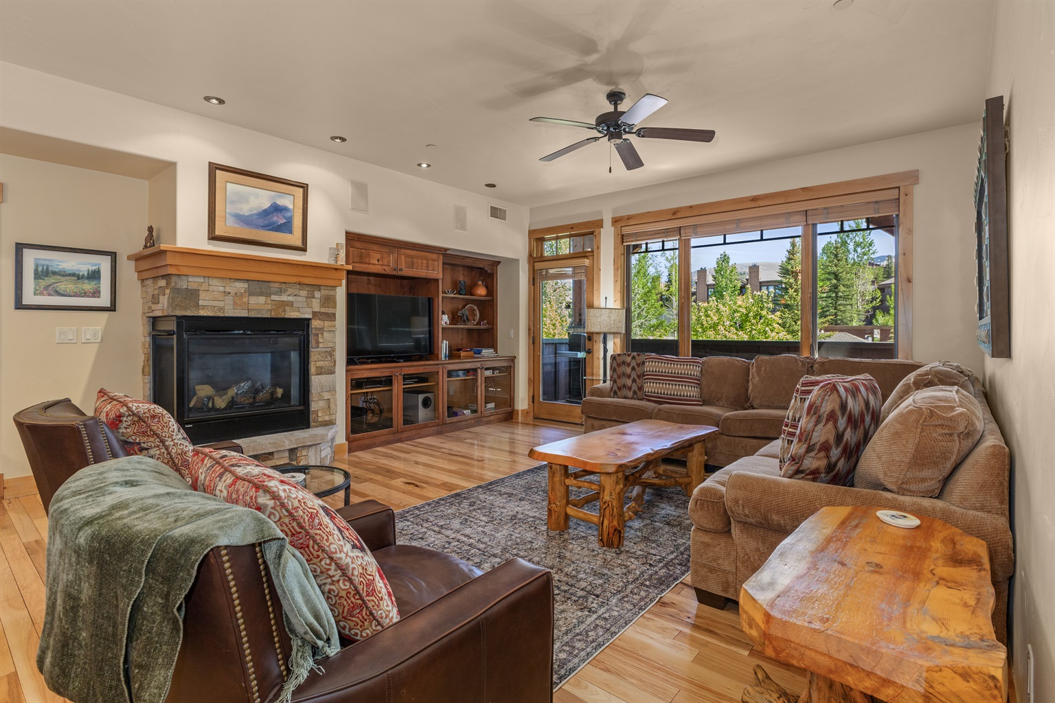 Living Room with HDTV & Ceiling Fan