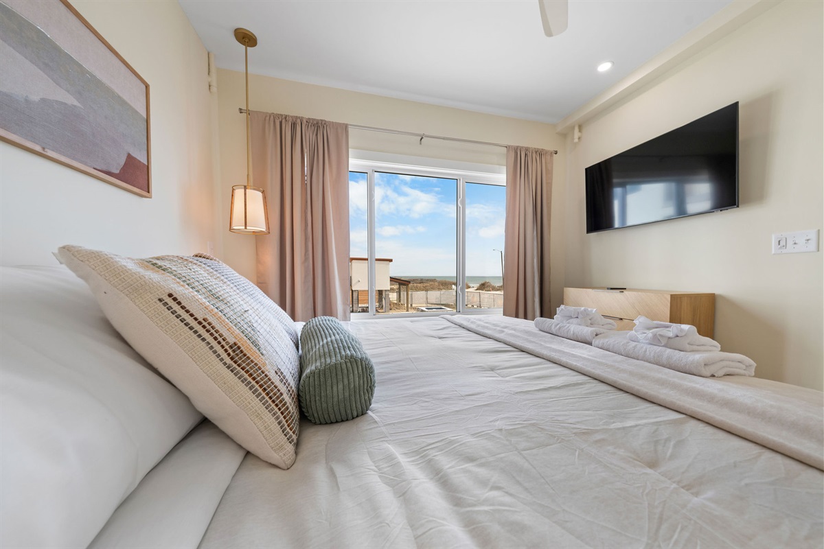 Enjoy a SmartTV from bed