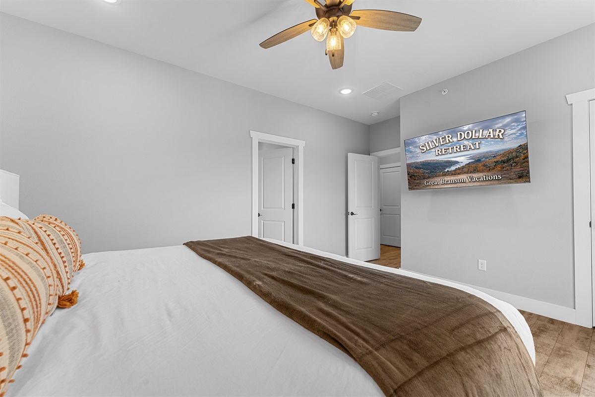 Bedroom 4 (King Suite)