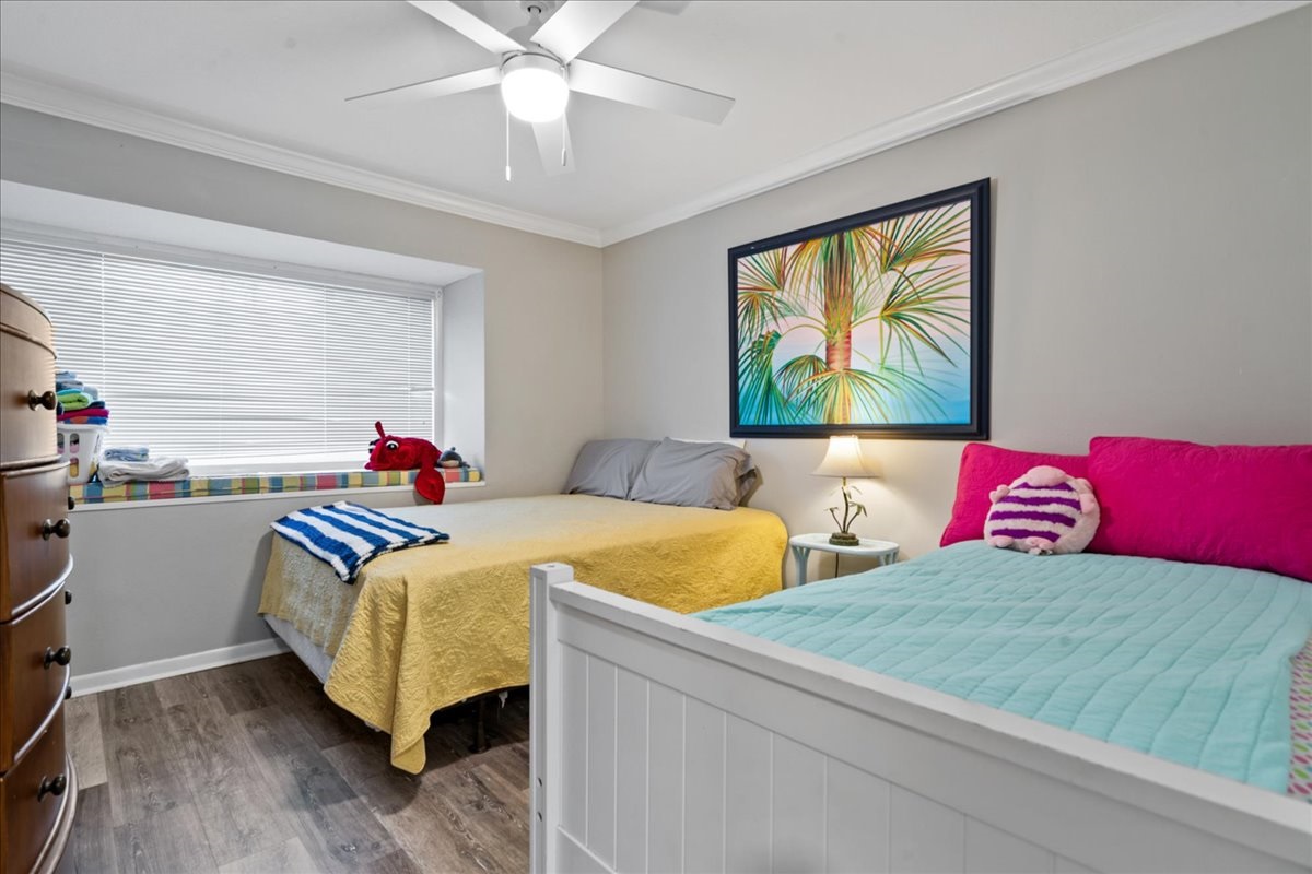 Guest Room 2 (Level 3): TWO Full Beds, Smart TV, Bathroom with Shower-Tub Combo (Sleeps 3)