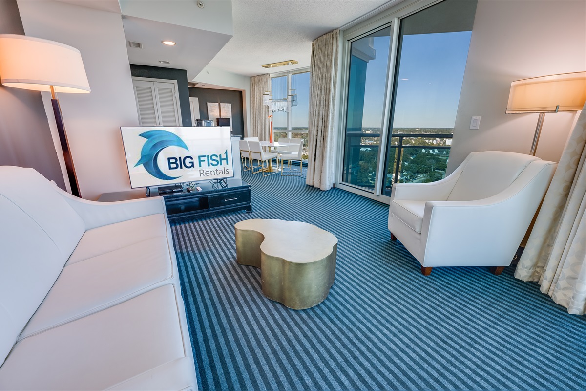 Living Room with Stunning Views🌊☀️