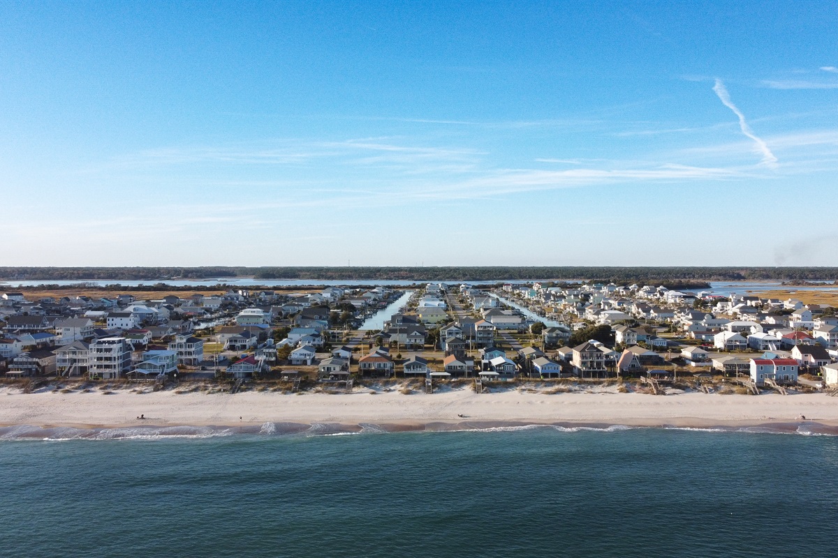 The neighborhood at mid tide 