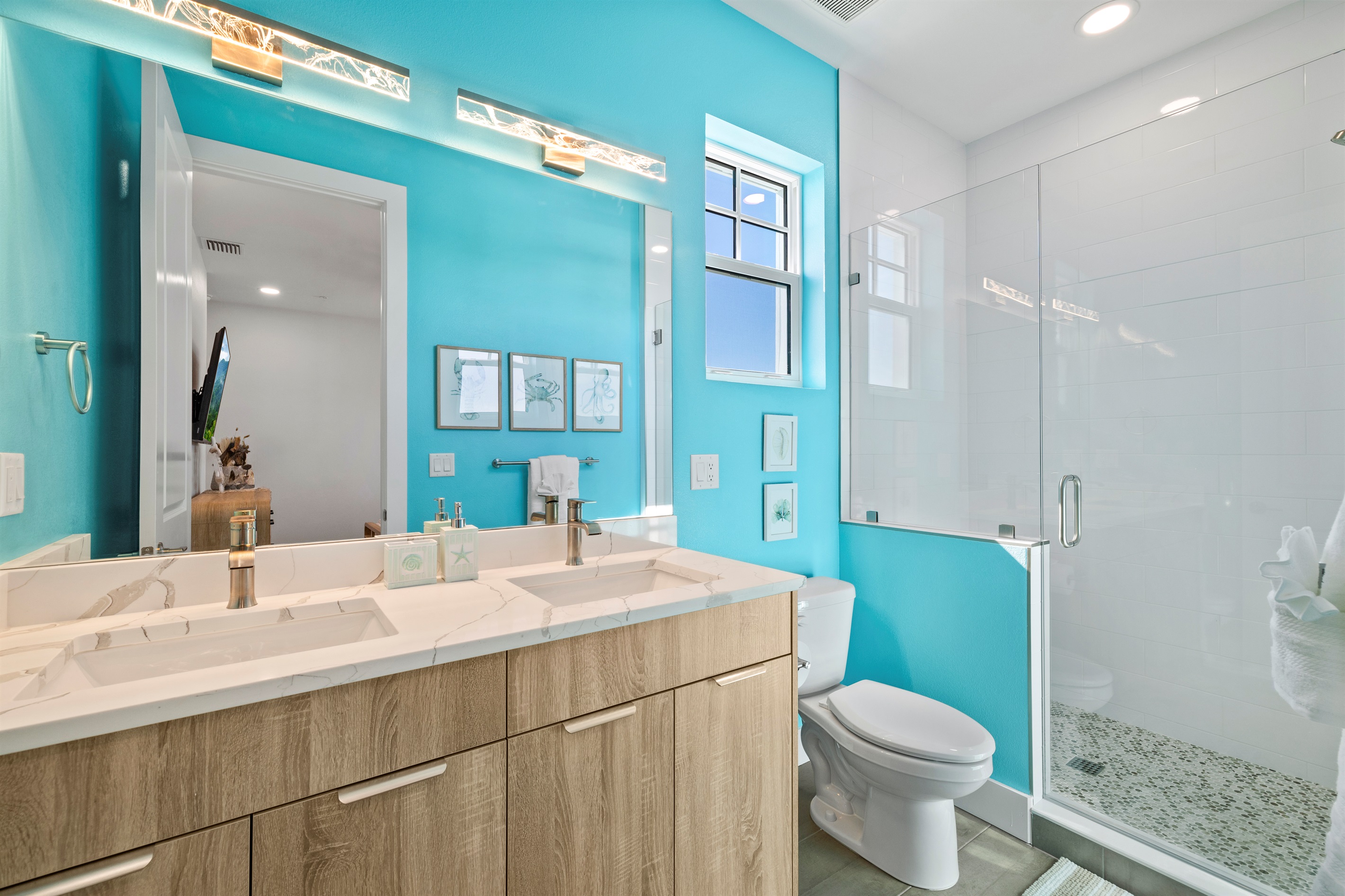 Private bathroom connected to deluxe double bedroom