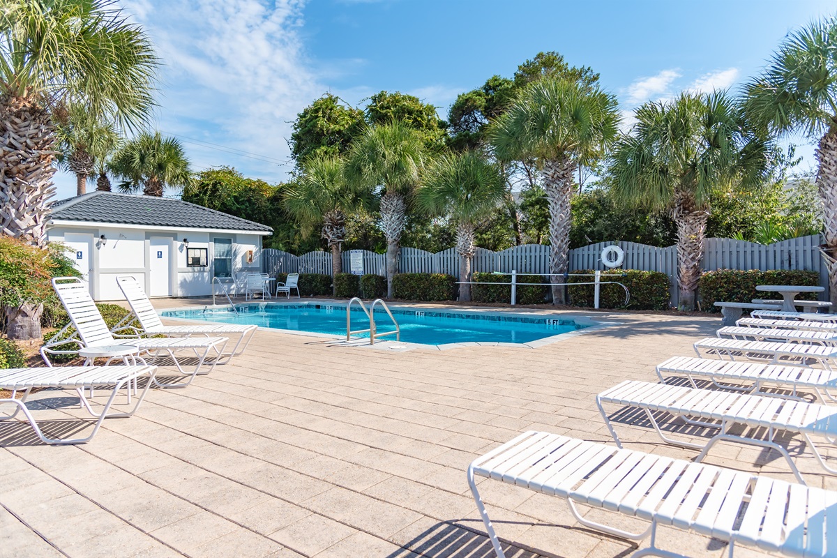 Second community pool with spacious sun deck
