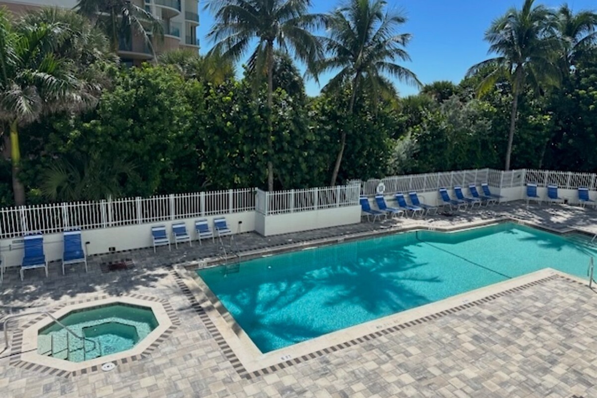 Outdoor pool and jacuzzi
