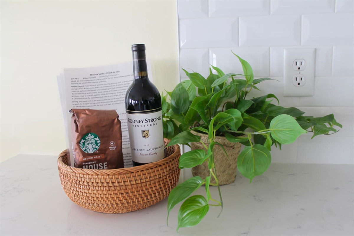 Welcome basket + welcome guide.