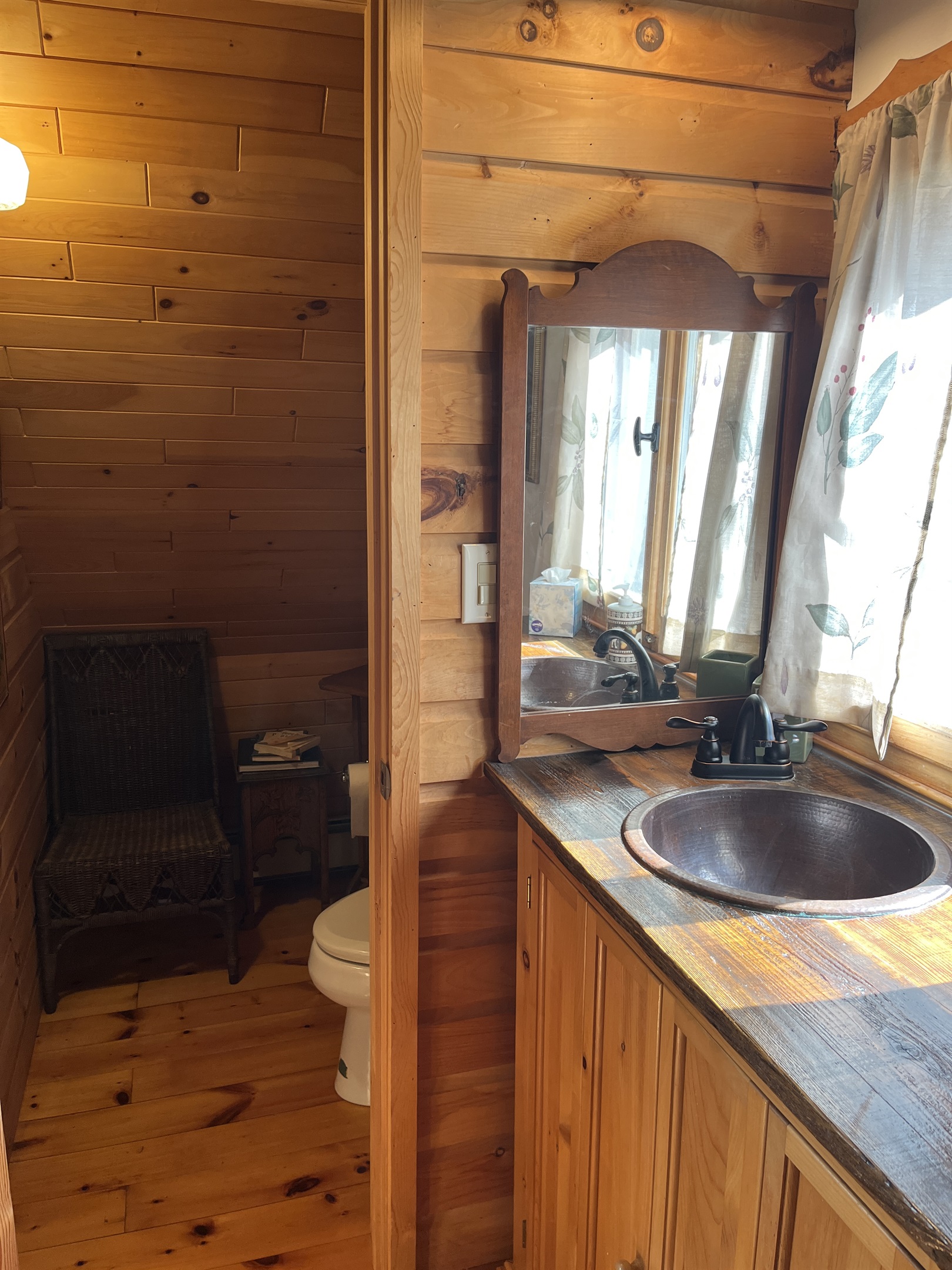2nd floor loft bath area