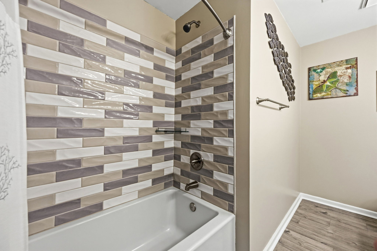 A shower/tub combo... convenient and versatile, making post-beach cleanup simple and stress-free with even the littlest of travelers