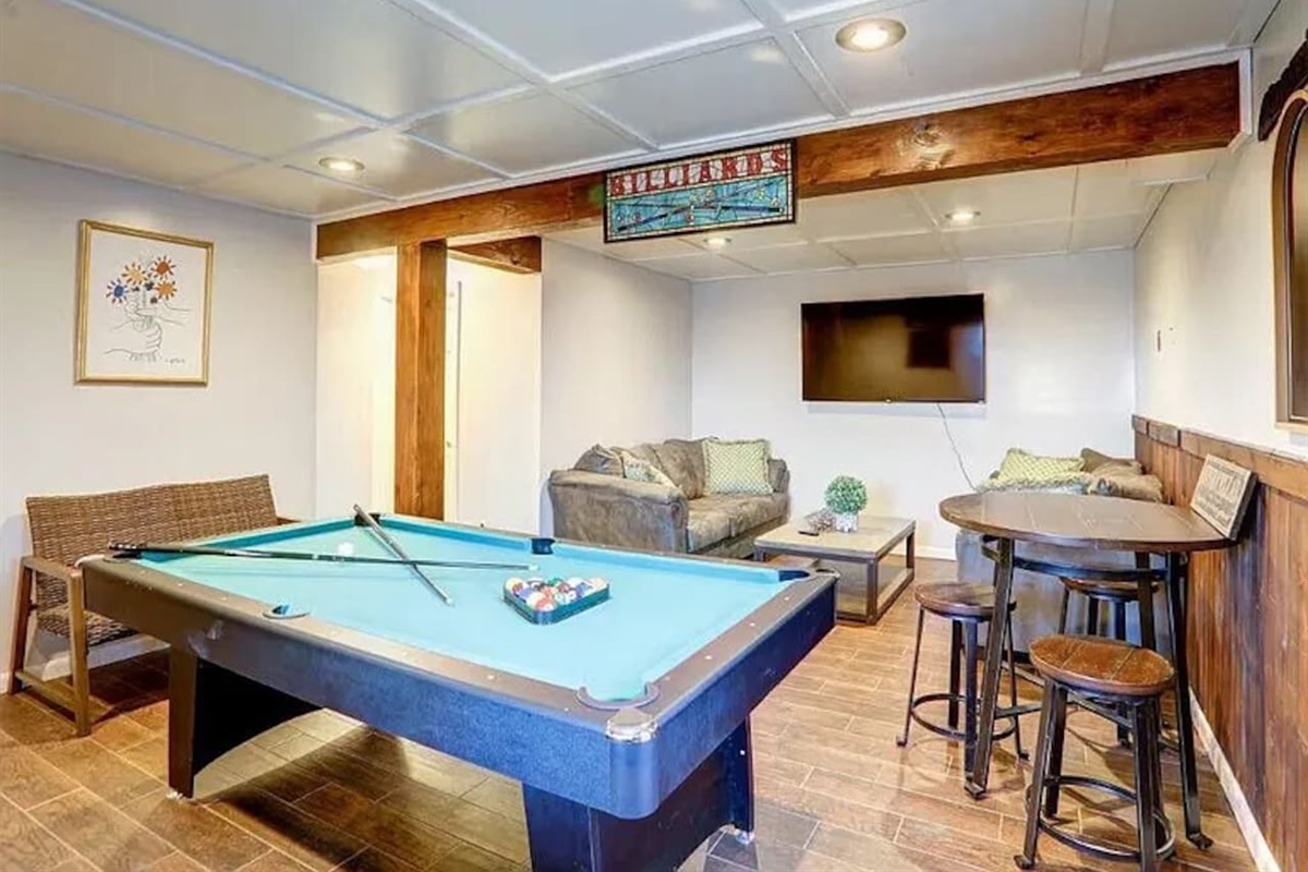 game room sitting area