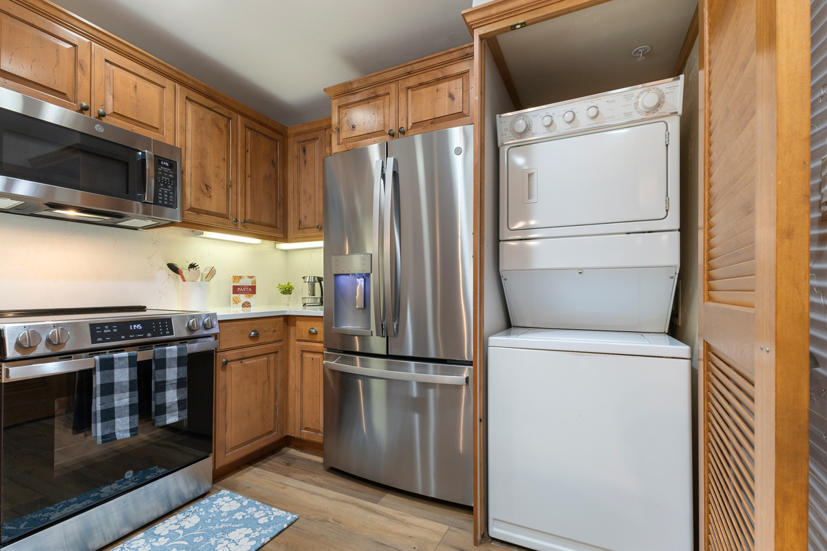 Kitchen | Refrigator | Laundry Closet ( Washer and Dryer Combo)