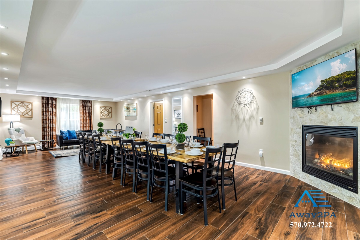 "Elegant Dining Space – Perfect for Large Gatherings!"