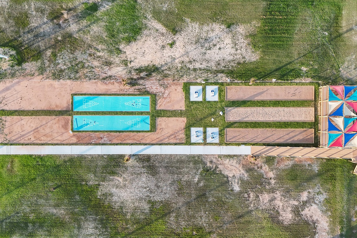 Rental includes beachclub fees, allowing access to the Seahorse Recreation Area.