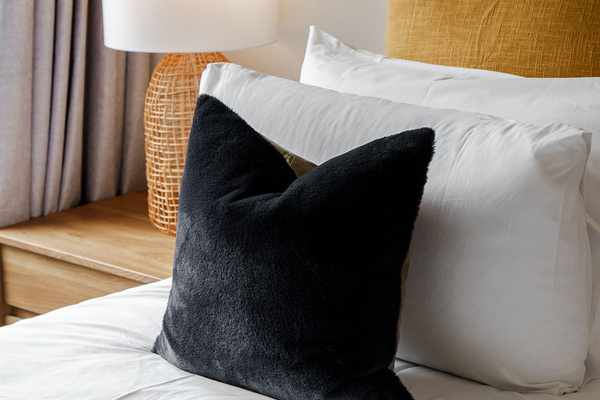 After time around Queenstown, Lake Wakatipu or the ski fields, this twin bedroom offers a calm place to settle back in Fernhill.