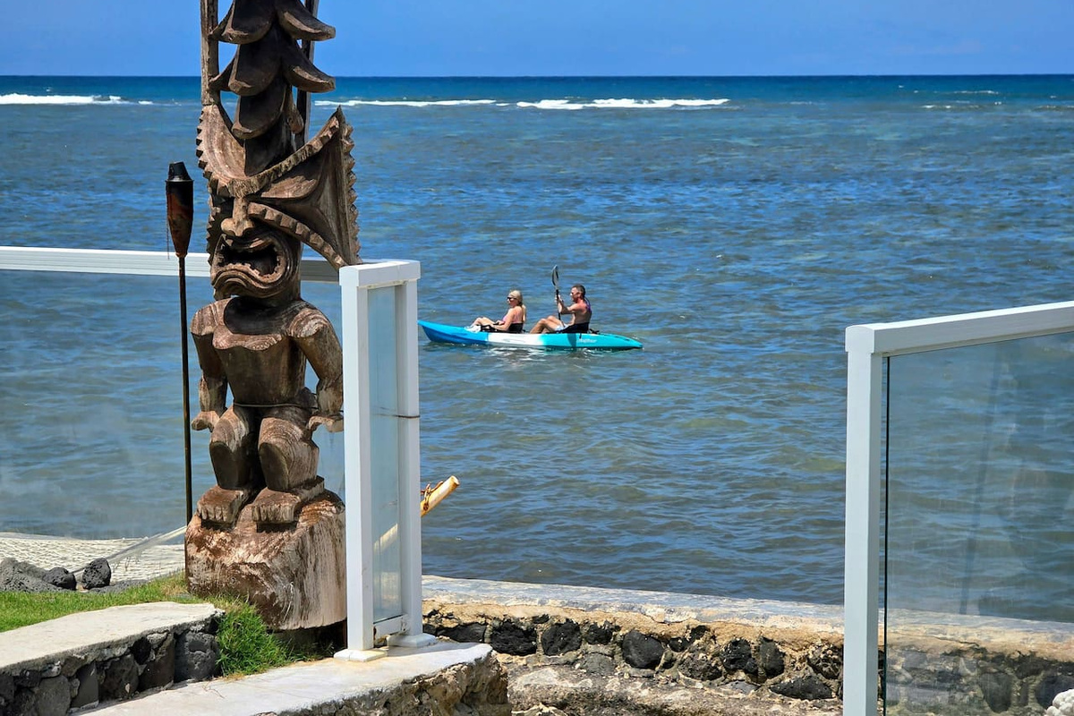 Home's crystal clear snorkeling reef with Lady Gaga!