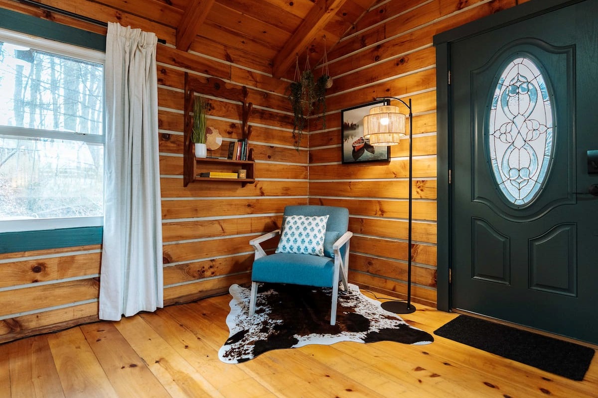 Lose track of time in a quiet corner designed for slow coffee and a good book