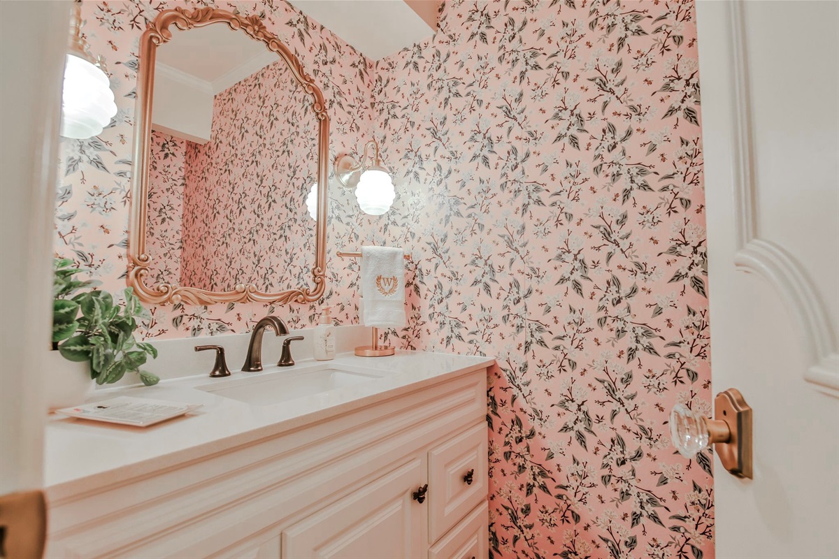 A most delightful powder room, abuzz with style. Bee wallpaper offers a wink to the ton’s most infamous observer. Scandal and secrets not included.