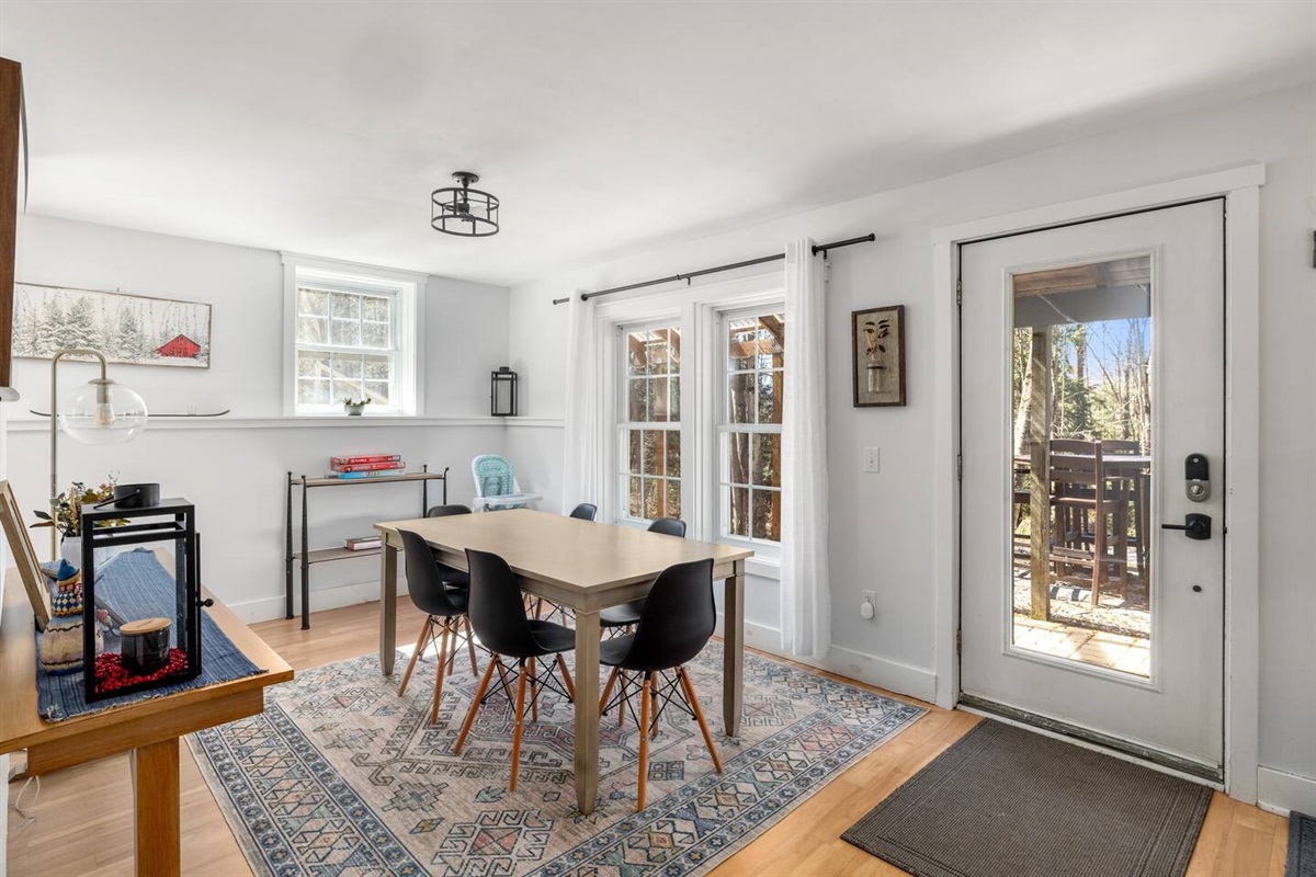 In-law suite: spacious dining area