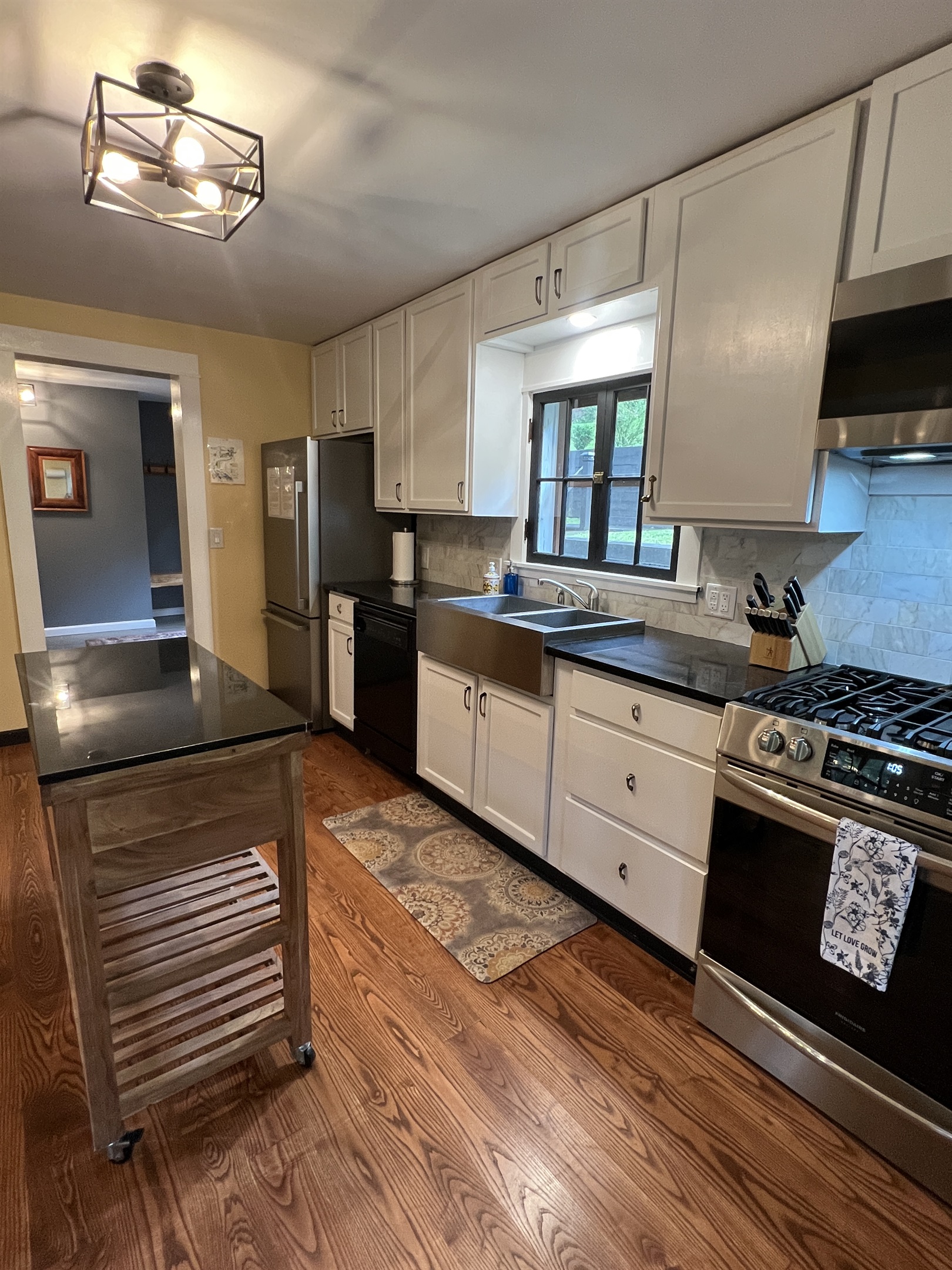 Super efficient galley kitchen for the chef in your group.
