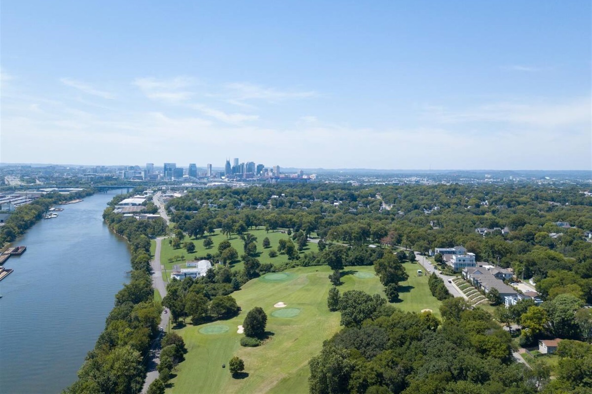 Vinny Links Public golf course in front of home.  Kayaking & biking rentals available along the Cumberland river.