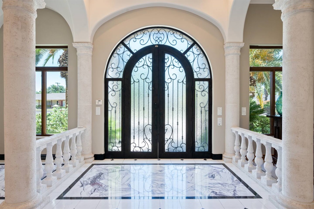 7BR+ Bonus Room Phoenician Mansion w/ Hot Tub&Pool-Heat Avail! — 7BR+Bonus Room Phoenician Estate • Heated Pool + Hot Tub, Phoenix, Arizona — photo 39