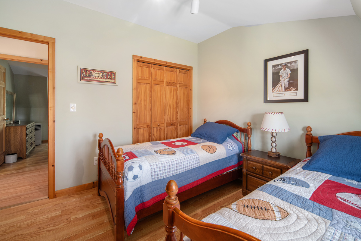 Twin bedroom
